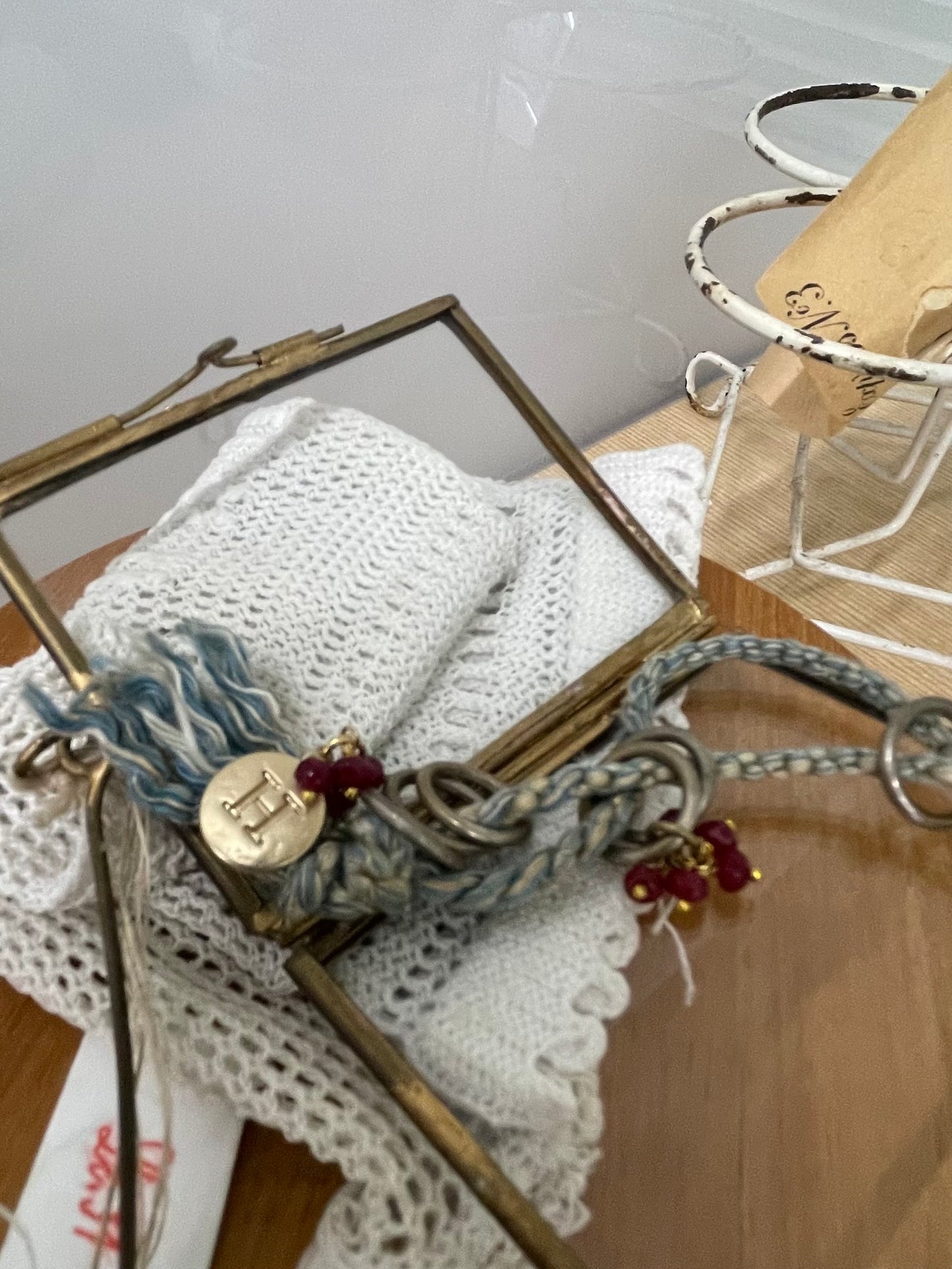 No.5 赤いルビー色ビーズチャーム