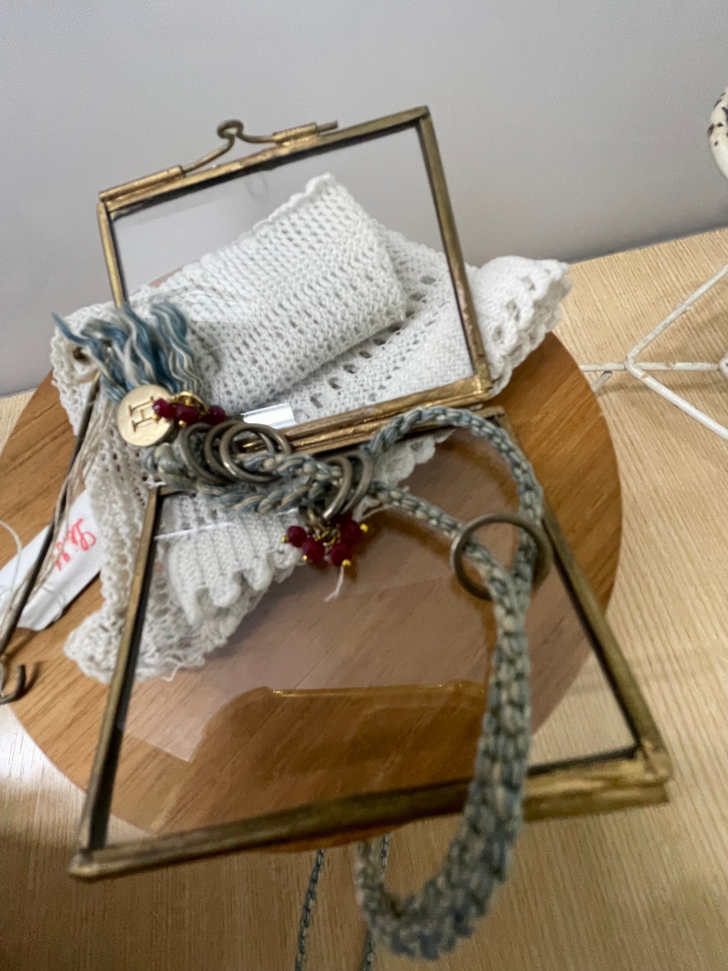 No.5 赤いルビー色ビーズチャーム